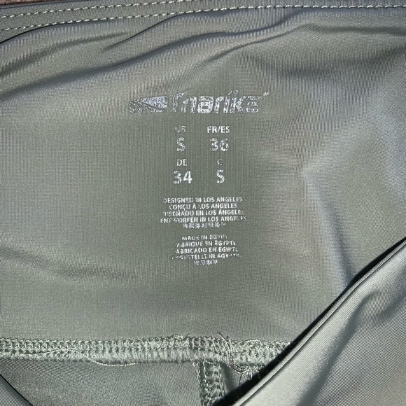 Olive cropped workout leggings with mesh panels. - Picture 5 of 5